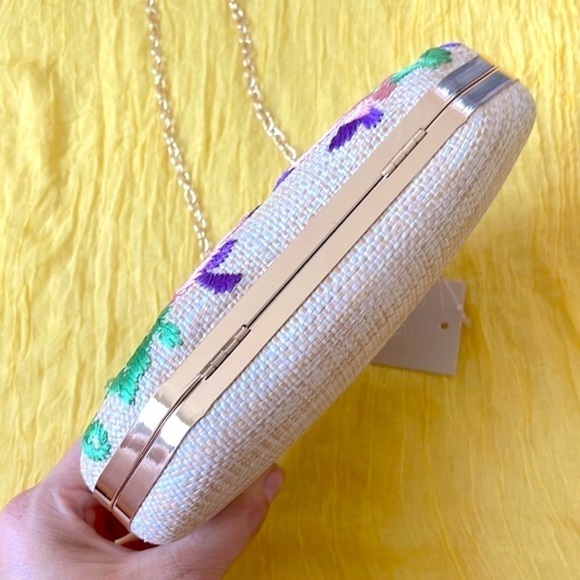 Brand New D\'Margeaux Embroidered Tropical Fish Shell Straw Crossbody Chain Purse
